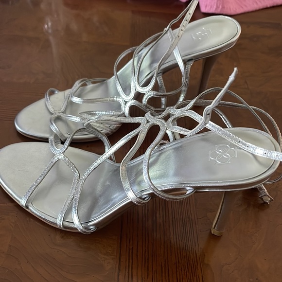 Silver Ann Taylor heels - Picture 2 of 3